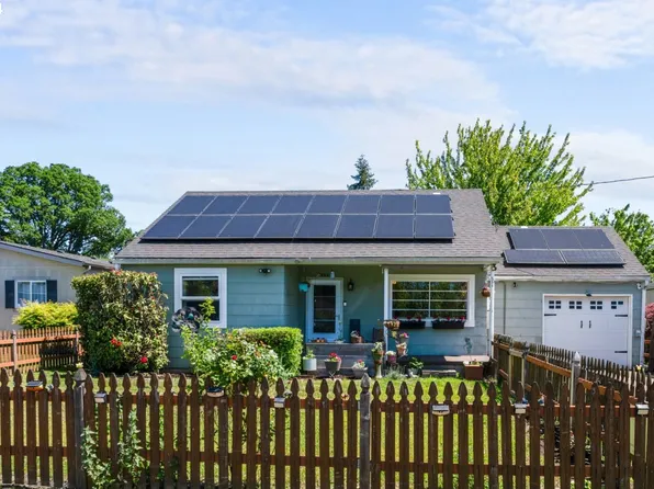 554 NW Wade St, Estacada, OR 97023