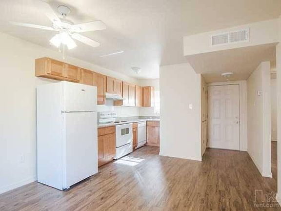 3rd image of 7457 Siegen Ln