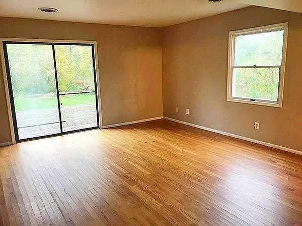 2 bed, 1.5 bath, 1525 sqft, $895 — Photo 2