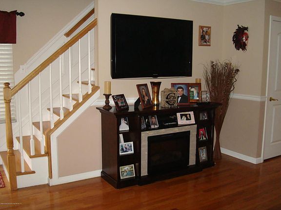 4th image of 96 Crabtree Ave