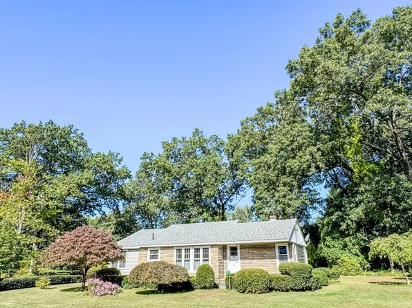 54 Dell St, Turners Falls, MA 01376
