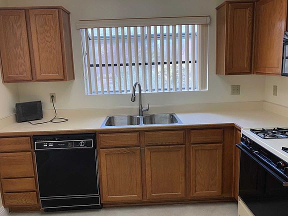 3rd image of 8525 Lynhurst Dr