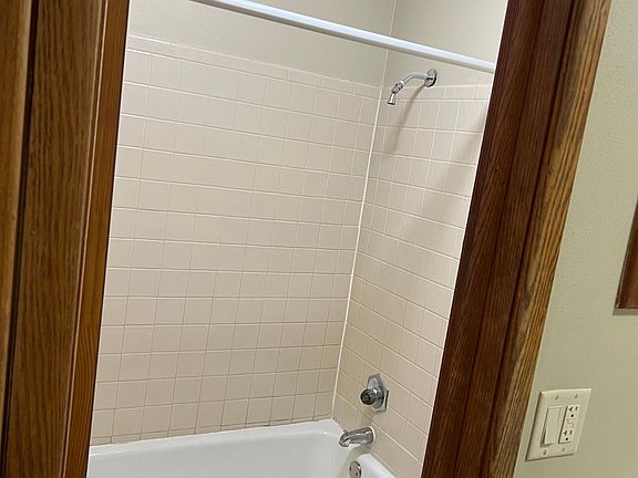 5th image of 422 Estberg Ave #201