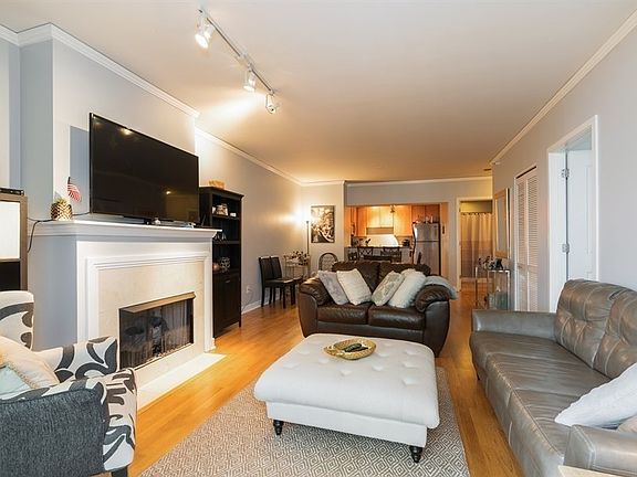3rd image of 200 N Jefferson St APT 1510
