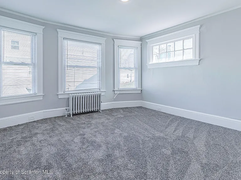 802 Quincy Ave — Photo 12