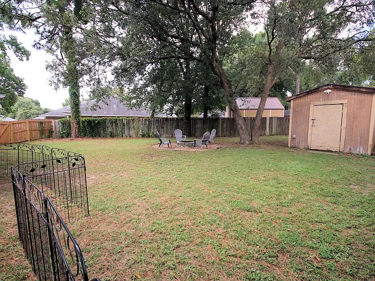 704 Becky Thatcher Ct — Photo 34