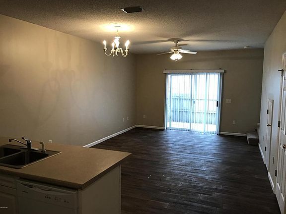 2nd image of 602 Camelia St APT C