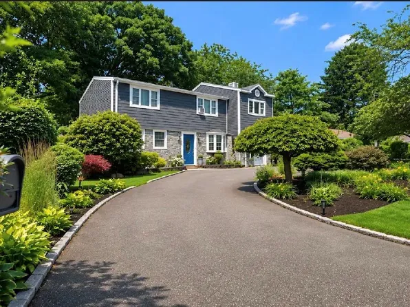 1634 N Gardiner Drive, Bay Shore, NY 11706