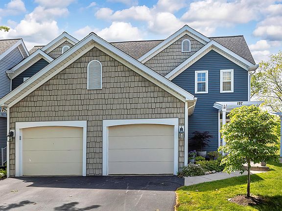 2nd image of 197 S Oak Ridge Cir