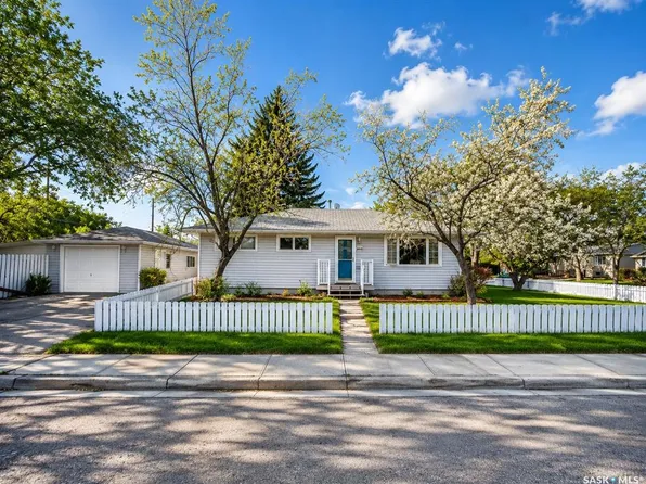 1410 4th AVENUE N, Regina, SK S4R 0T1