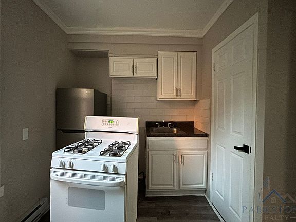 4th image of 4 Jordan Ave #1R