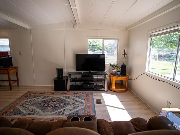 5th image of 3037 N Kimball St Trailer 34