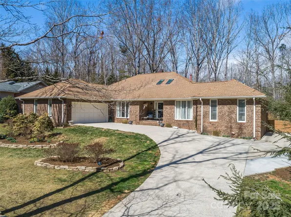 34 Glen Crest Dr, Arden, NC 28704