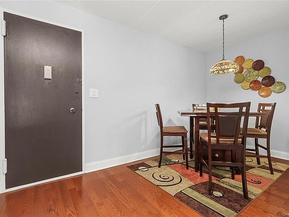 3rd image of 1085 Warburton Ave APT 218