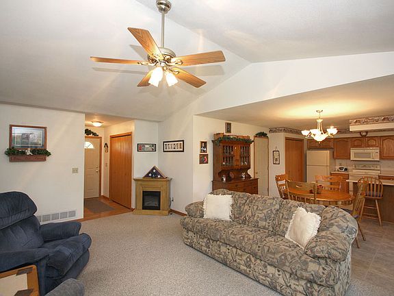 2nd image of 947 Winesap Dr