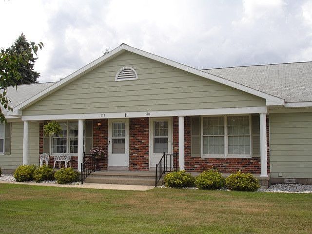 1st image of 110 Canterbury Ln