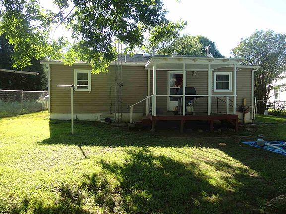 2nd image of 916 S 12th St