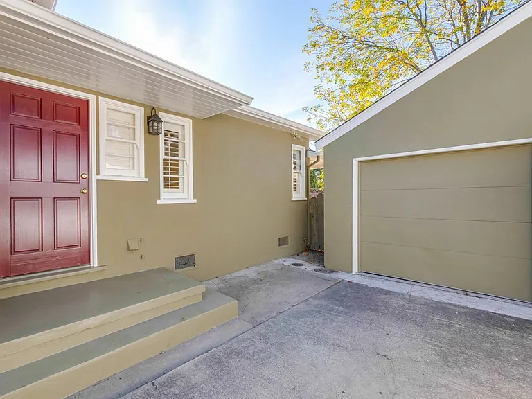 2990 Cowper St — Photo 10