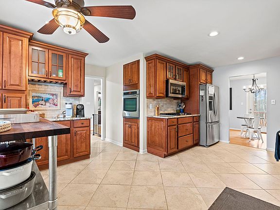 3rd image of 7005 Stone Mill Pl