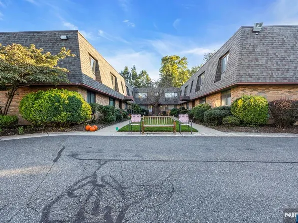 164 Diamond Bridge Ave, Hawthorne, NJ 07506