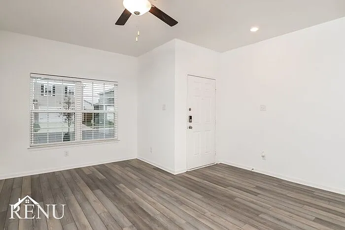 2954 Jackson Smt — Photo 6
