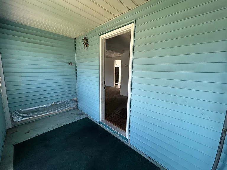 77 Wise Ave — Photo 3