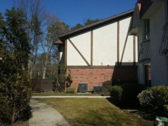 4th image of 839 Golf Ln