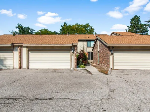 7387 Radcliff Dr #47, West Bloomfield, MI 48322