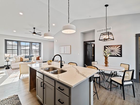 5th image of 616 Harrison St