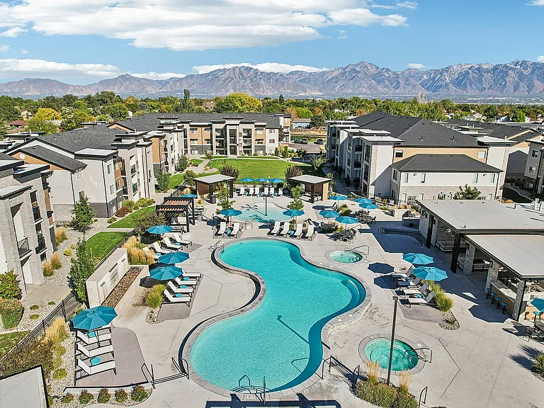 3 hot tubs open all year