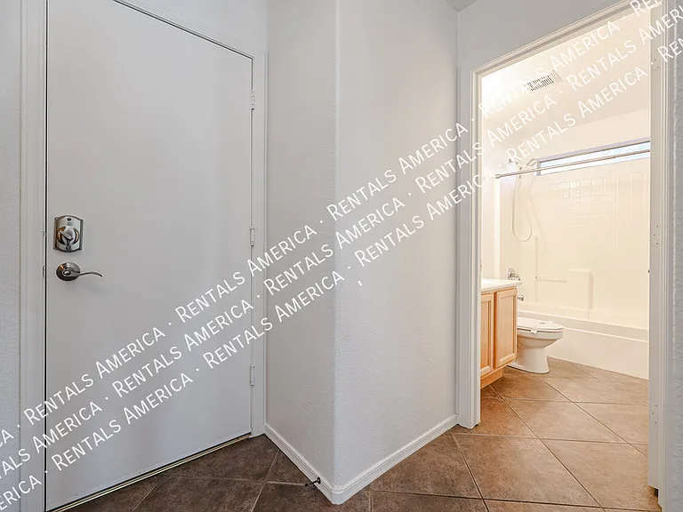 33251 N Symer Dr — Photo 10