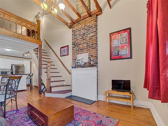 3rd image of 3142-44 Laurel St