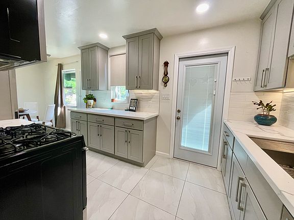 4th image of 1950 Palo Alto Way