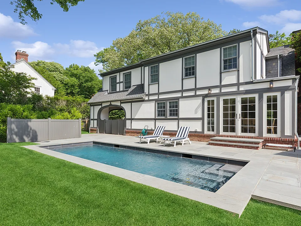 39 Linden Ln