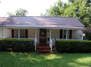209 W 8th Ave, Raeford, NC 28376