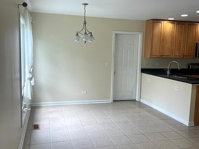 2S525 Lloyd Ave — Photo 13