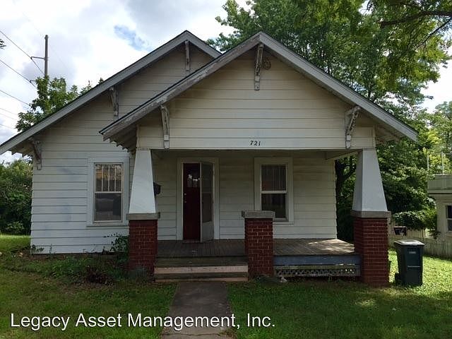 1st image of 721 W Putman St