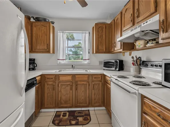 37 Vista Gardens Trl APT 101, Vero Beach, FL 32962