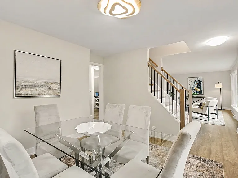 538 N Broadway Ave — Photo 4