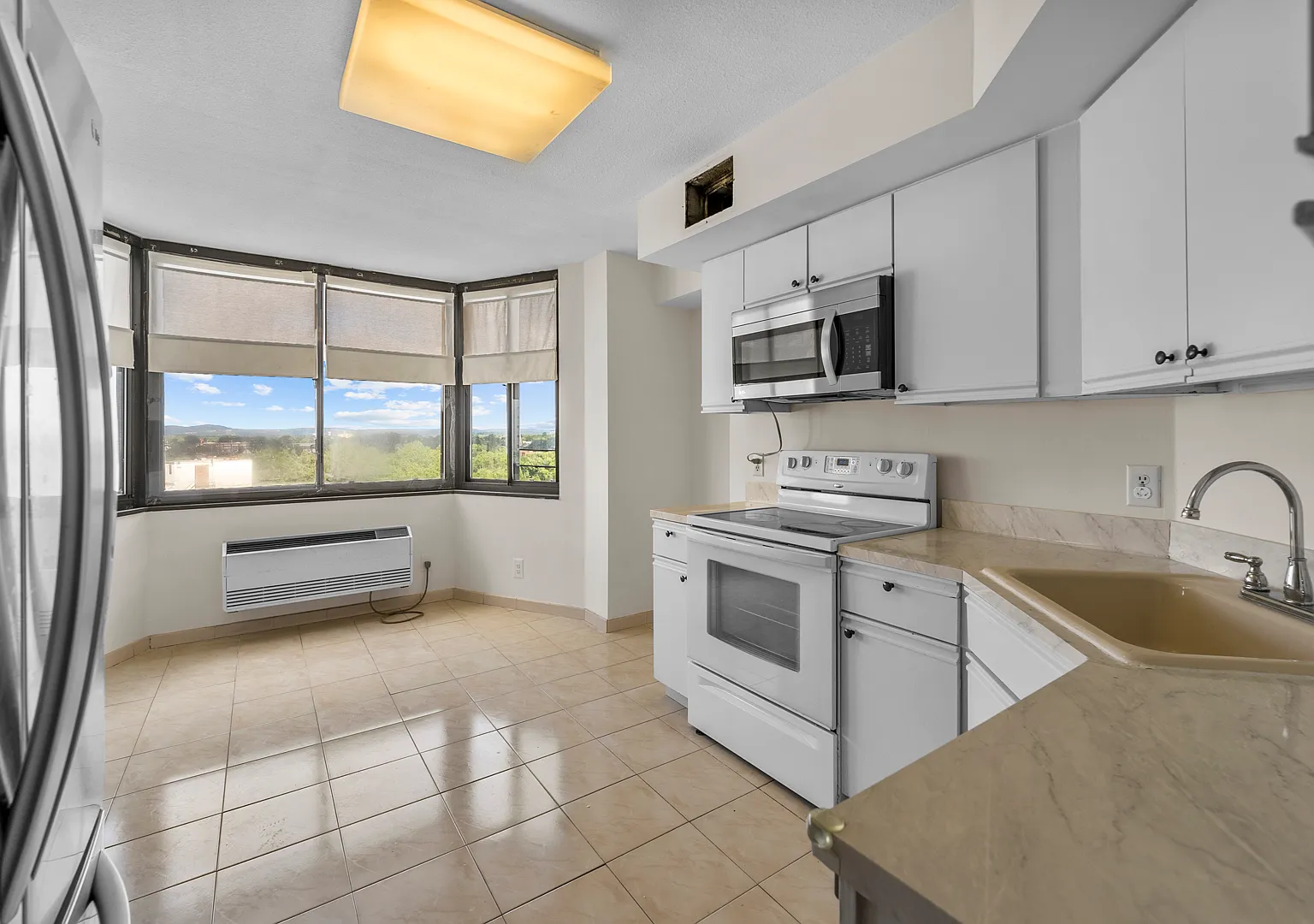 2 bed, 1100 sqft, $2,450 — Photo 3