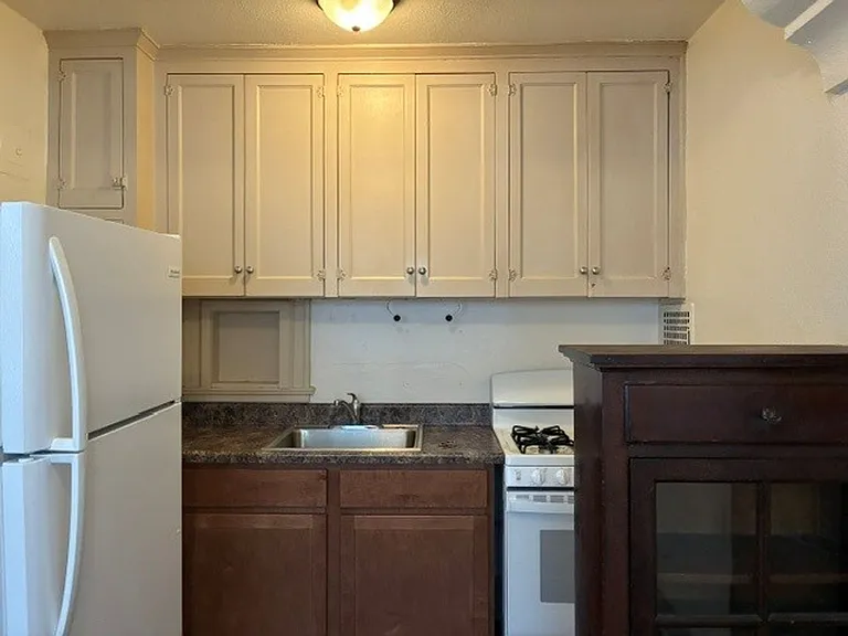 1108 Wisconsin Ave — Photo 3