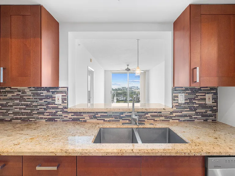 3020 NE 32nd Ave #704 — Photo 7