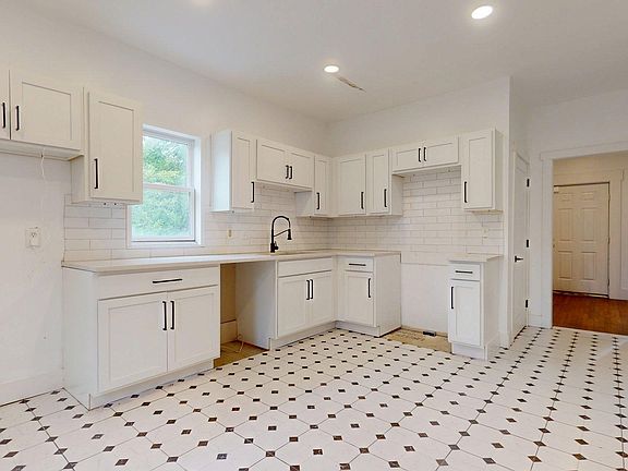 3rd image of 3628 Seminole St