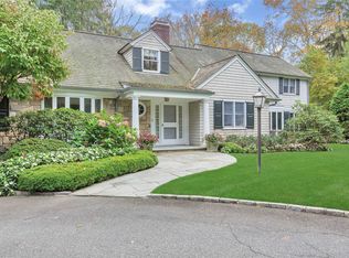 8 Emerson Rd, Glen Head, NY 11545