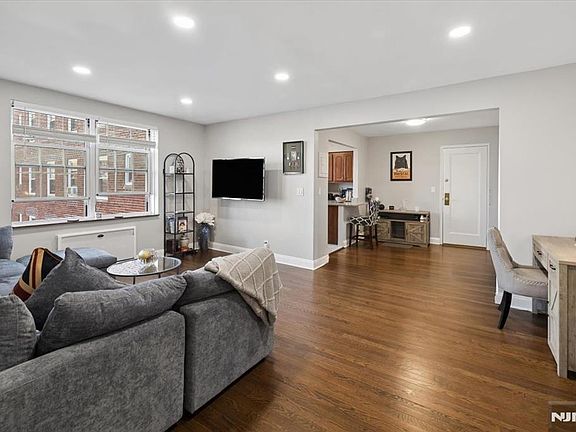 5th image of 8300 Boulevard E APT 4G