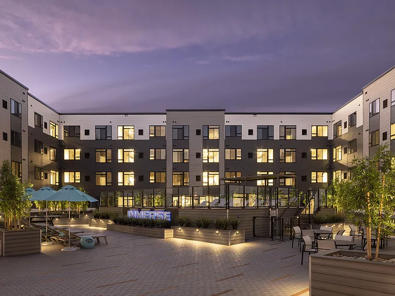 Courtyard Lounge & Firepit