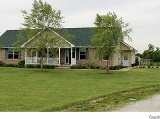 327 N 1100 East Rd, Morrisonville, IL 62546