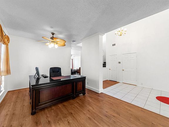 5th image of 2710 Wandering Oak Dr