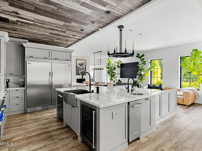 10011 E Windrose Dr — Photo 3