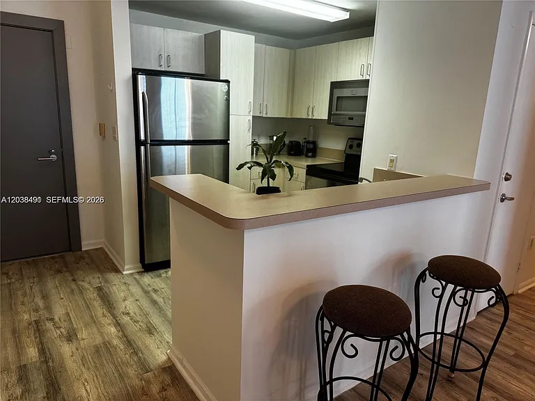 185 SE 14th Ter #1812 — Photo 3